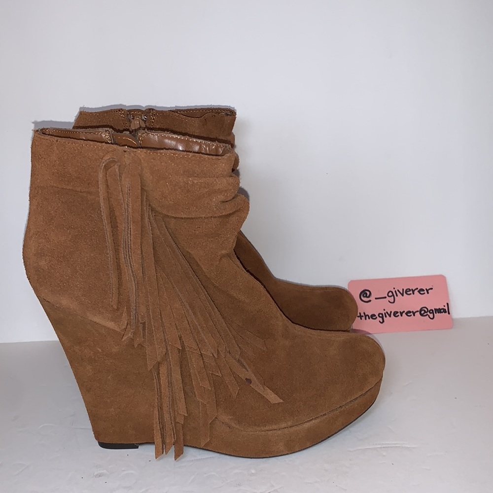 New 9 Tan Suede Tassel Wedge Bootie Express